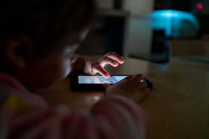 82% dos brasileiros não querem celular para crianças de até 3 anos