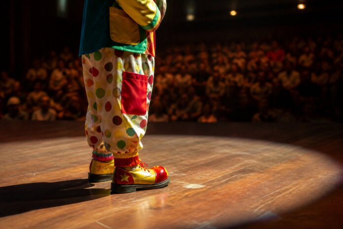 Maringá abre Festival Nacional de Circo-Teatro de Araçatuba com espetáculo de palhaçaria