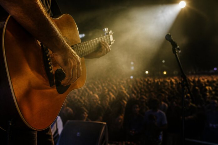Beth 80 – Pelo Olhar de Lu Carvalho na Caixa Cultural, shows em 13 e 14 de outubro