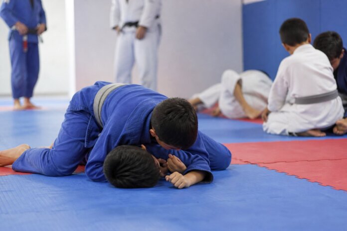 Jiu-jítsu inclusivo integra 50 crianças com deficiência em Paranaguá, aulas são terças-feiras