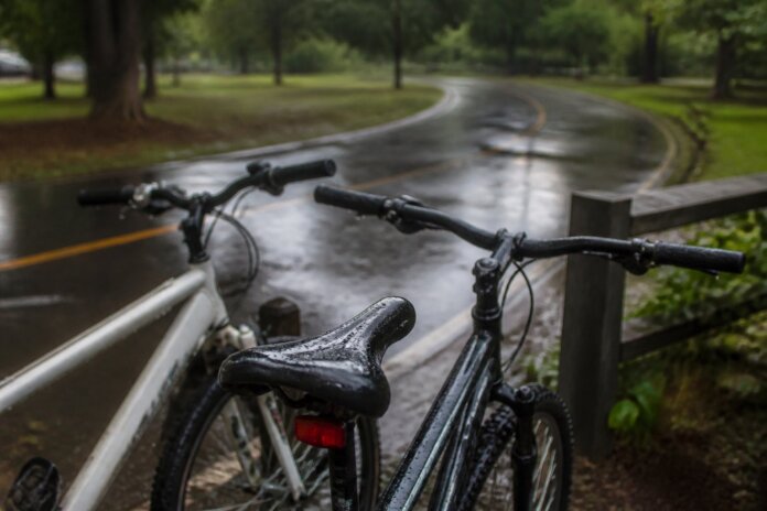 Pedalada Pedalando pela Vida é cancelada por chuva em Maringá