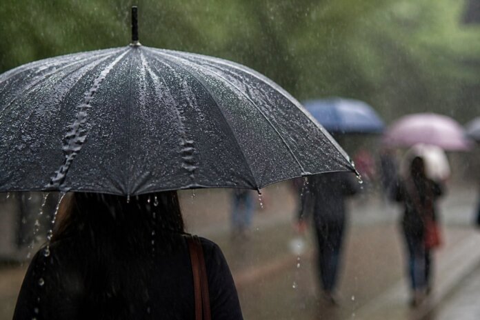 Maringá começa a semana com chuva e risco de temporais