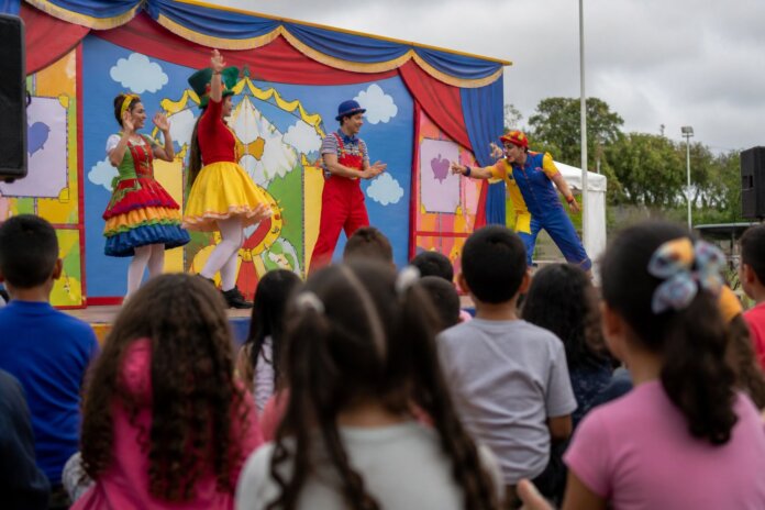 Mundo Bita anima Centro de Curitiba nesta segunda com musical gratuito