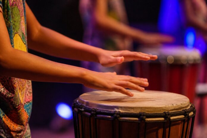 Barbatuques faz aula-show para crianças no Sesc Maringá nesta quarta (14)