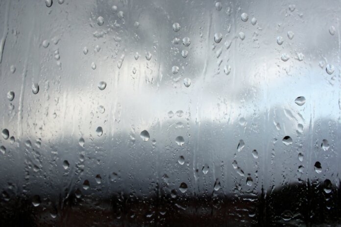 Litoral terá chuva até sexta (16), massa de ar frio reduz tempestades a partir de quinta
