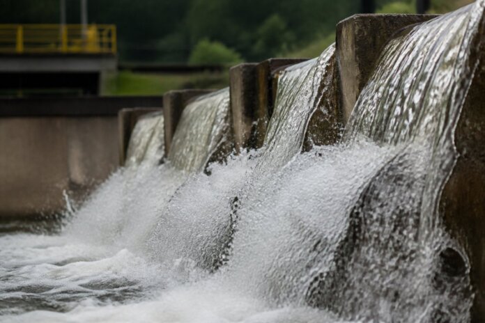 Rio Paraná pode atingir 121 metros, Itaipu abre segunda calha do vertedouro