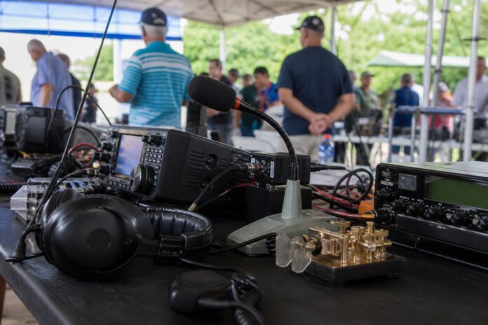Paranaguá abre exposição de radiocomunicação no Aeroparque