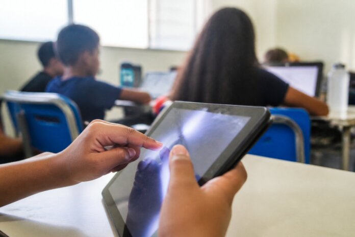 Ibiporã leva educação digital a 150 estudantes de escolas municipais