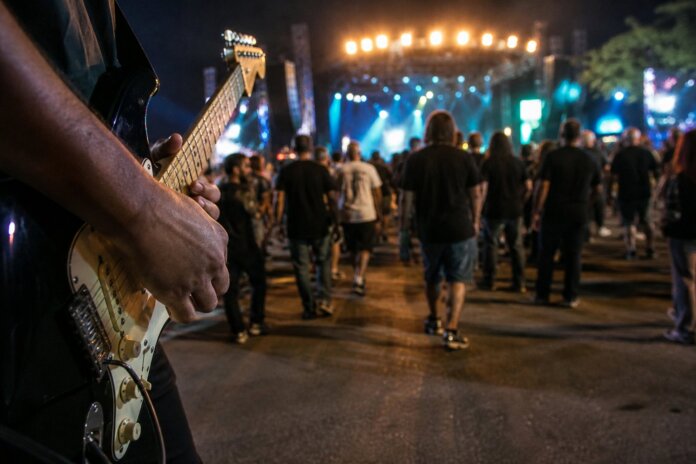 Thunderstruck Rocktober traz tributos ao rock clássico em Curitiba no dia 18