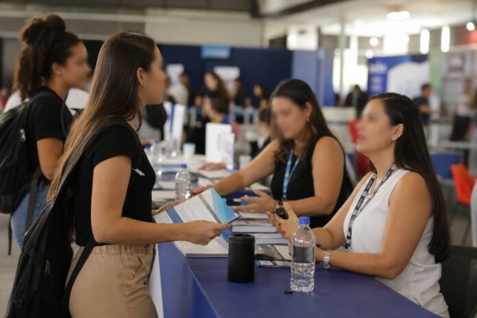 1.400 vagas de emprego para mulheres em São José dos Pinhais nesta quinta (15)