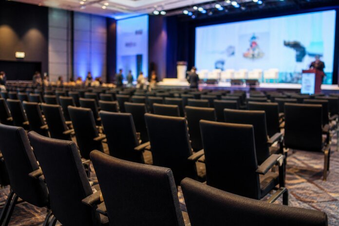 Foz atrai dez grandes empresas para apresentar infraestrutura de eventos corporativos