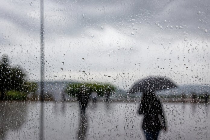 Litoral do Paraná terá chuvas e frio intenso até o fim de semana