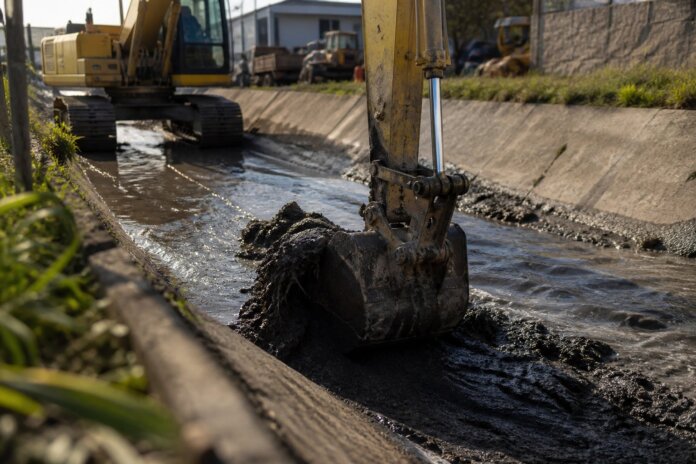 São José dos Pinhais reforça limpeza de canais e drenagem com chuvas acima da média em 2026
