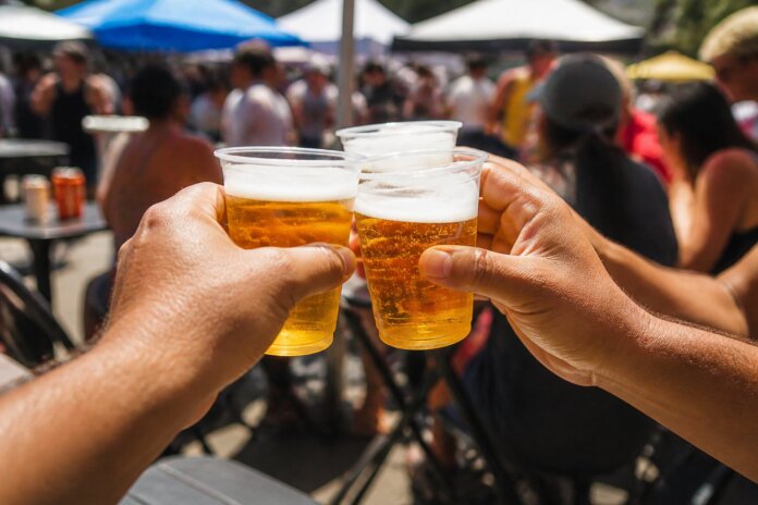 Oktoberfest de Francisco Beltrão retoma de hoje até domingo (18) com shows e jogos germânicos