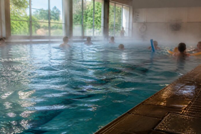 Curitiba tem piscinas aquecidas, corrida e festas infantis neste fim de semana