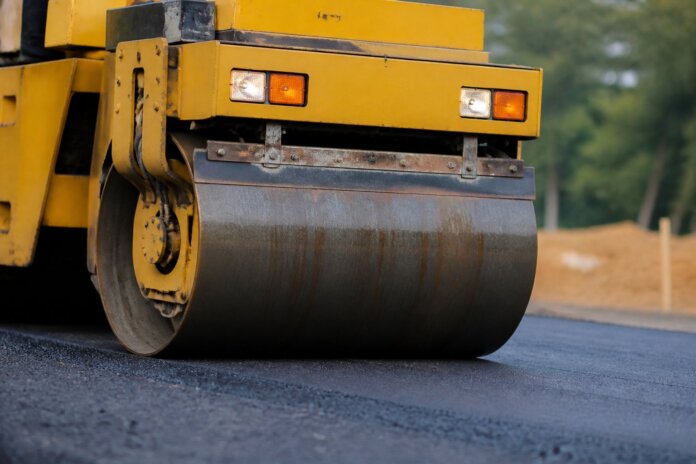 Marechal Cândido Rondon asfalta 5,74 km de estrada rural; via fica interditada