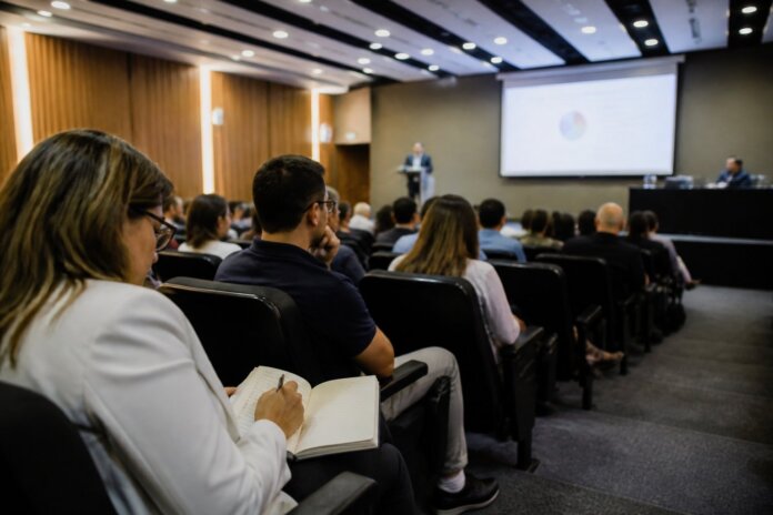 Arapongas realiza conferência do esporte para plano de dez anos