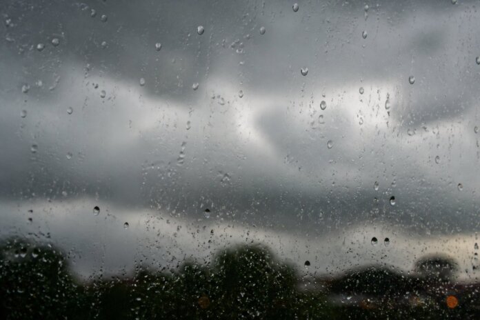 Paraná enfrenta alerta de tempestade até quinta (22) à noite, Londrina deve receber até 50mm de chuva