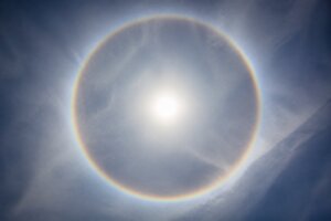 Halo solar gigante aparece no céu do Paraná; entenda o fenômeno