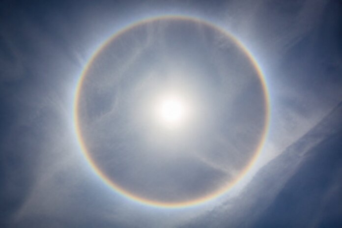 Halo solar gigante aparece no céu do Paraná; entenda o fenômeno