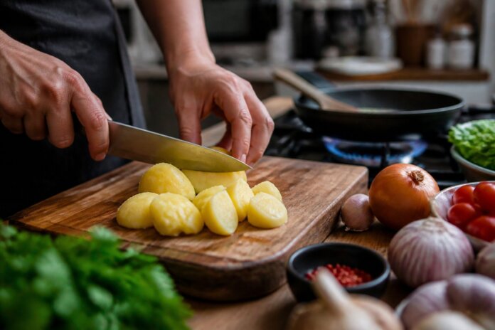 Salada de batata vegetariana: aprenda a receita do episódio 3 de A Cozinha Botânica