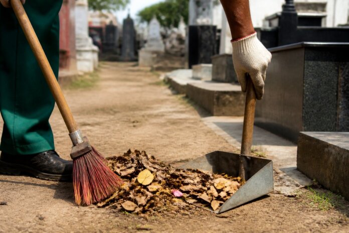 Maringá intensifica limpeza do Cemitério Municipal para Finados; veja as restrições