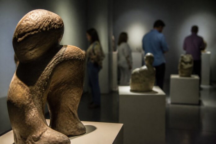 Exposição sobre África abre em Pinhais com esculturas de Luciano Corbellini