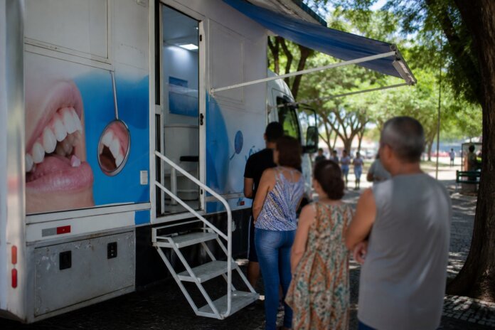 Serviço odontológico gratuito chega à Praça Brasil em Fazenda Rio Grande