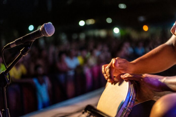 Vanderlei Rodrigo faz show no 1º Baile do Chopp de Guarapuava