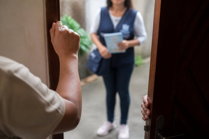 Curitiba tem 610 agentes de saúde que visitam casas e combatem dengue
