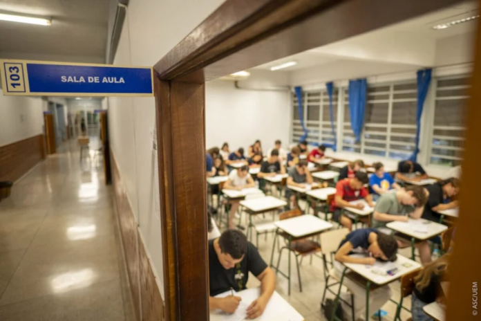 UEM abre vagas para fiscal do PAS 2026, salário é R$ 188