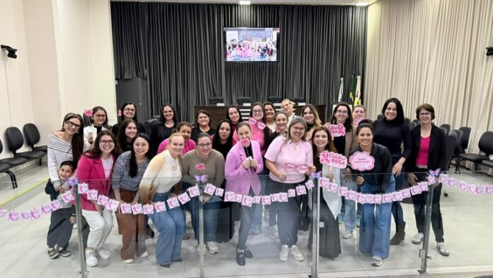 Câmara de Apucarana promove palestra sobre saúde feminina no Outubro Rosa