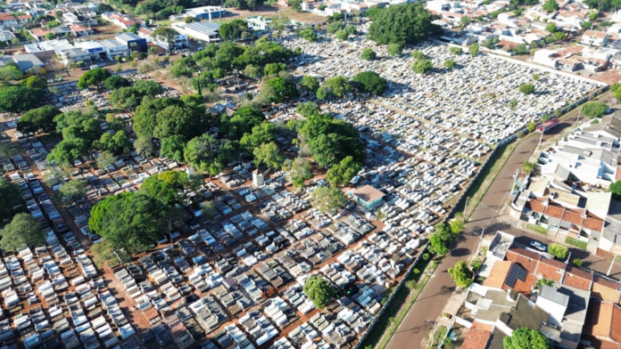 Cemitério de Campo Mourão fecha para serviços no Dia de Finados, obras devem acabar até 28 de outubro