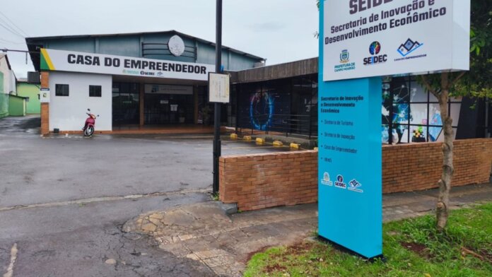 Seidec leva serviços de crédito e emprego a empreendedores nos bairros