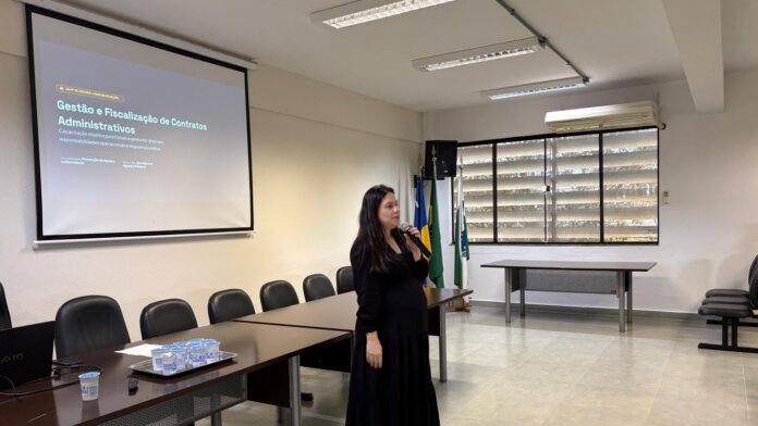 Gestores de contratos recebem treinamento para evitar erros administrativos em Arapongas