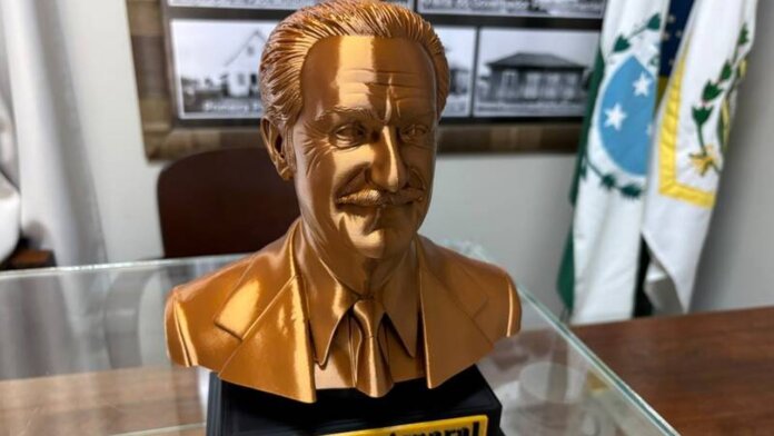 Campo Mourão recebe busto do ex-prefeito Horácio Amaral no museu da cidade