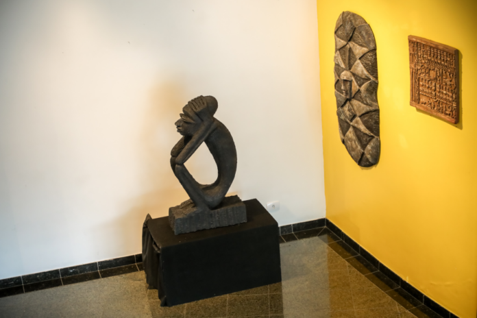 Exposição de Luciano Corbellini sobre África abre no Centro Cultural de Pinhais