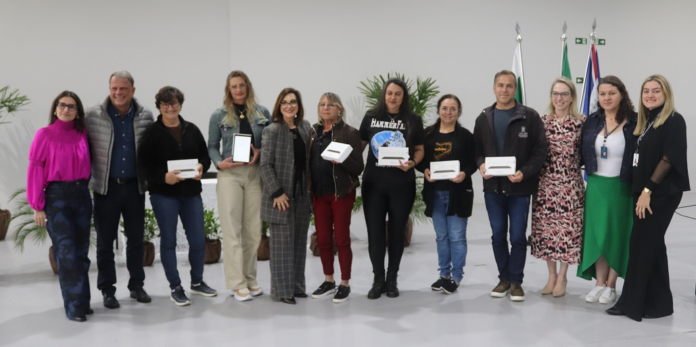 Campo Largo homenageia 133 agentes de saúde e entrega tablets no dia 2 de outubro