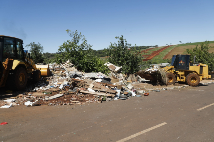 Cascavel retira 30 toneladas de lixo irregular no Cascavel Velho; limpeza segue terça