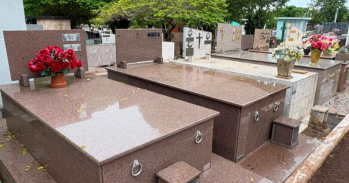 Cemitério de Paranavaí recebe melhorias até o Dia de Finados
