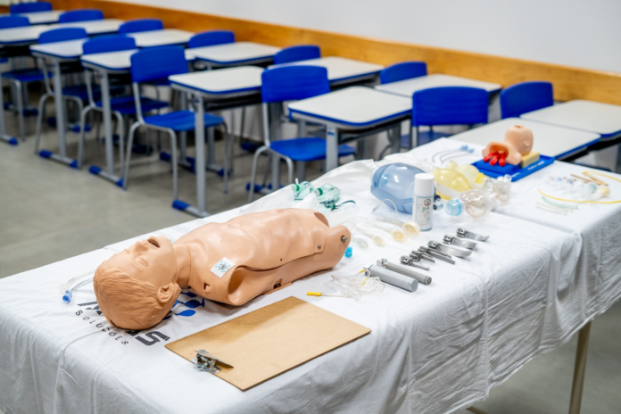 68 médicos de Cascavel fazem curso de emergência pediátrica com certificação internacional