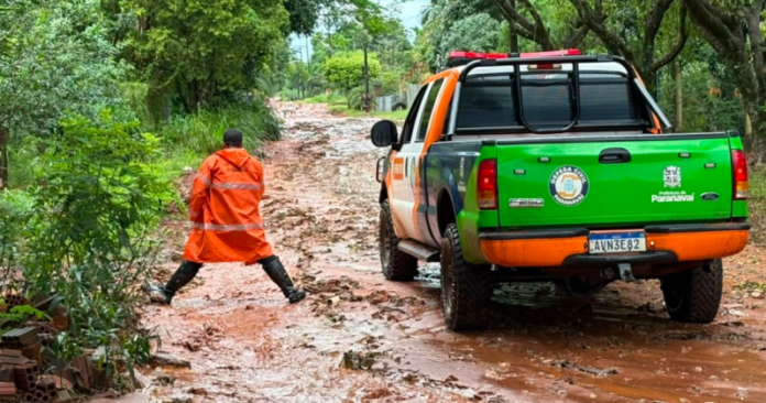 Temporal em Paranavaí destroi 34 estradas rurais, Defesa Civil mapeia danos