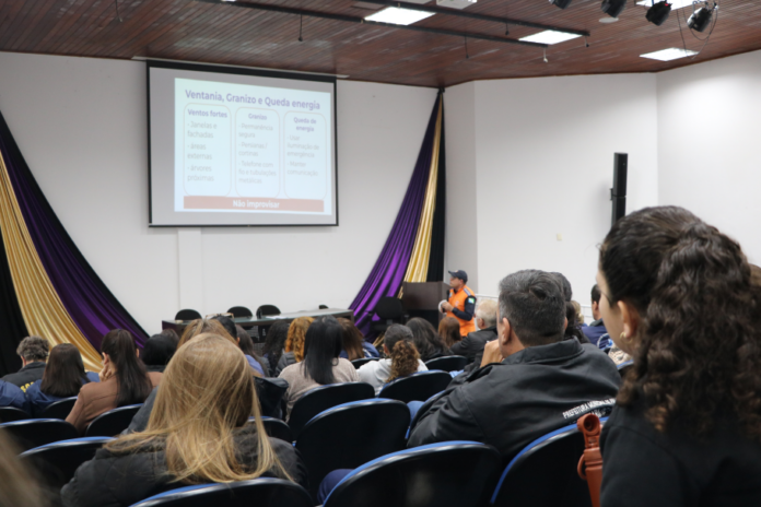 Pinhais treina brigadistas para enfrentar tempestades e eventos climáticos extremos