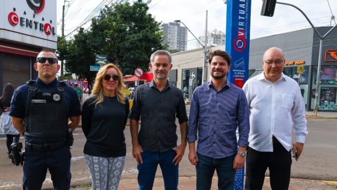 Arapongas instala primeiro totem de segurança com reconhecimento facial no Centro