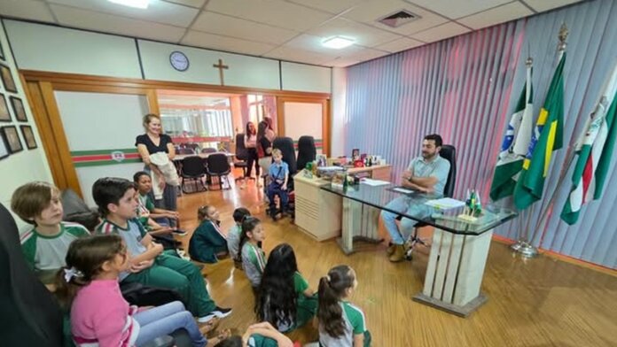 Alunos do 3º ano visitam prefeitura de Marechal Cândido Rondon