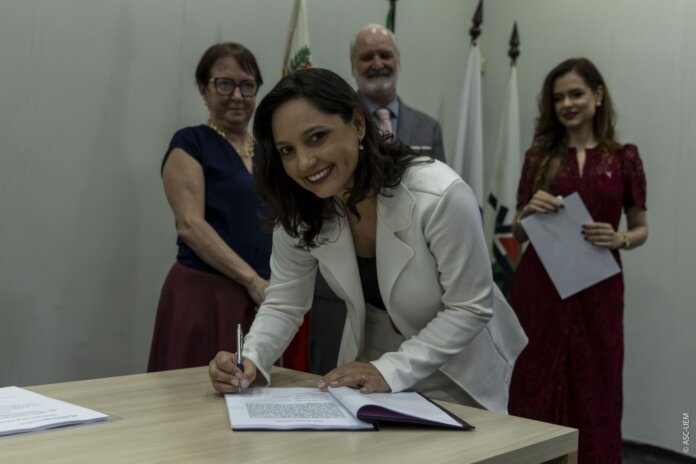 Jornalista Adriana Cardoso assume comunicação da UEM em Maringá