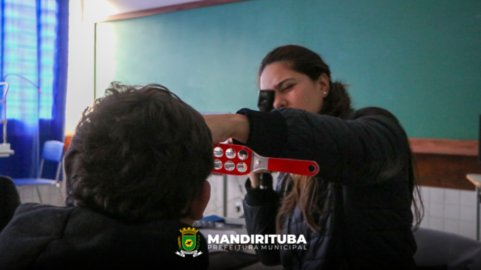 Mandirituba entrega óculos grátis para estudantes pela etapa final do programa Bons Olhos