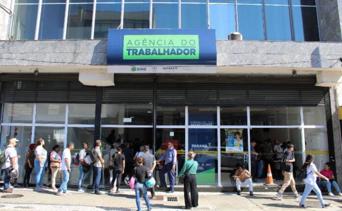 Multinacional abre 3 vagas em Curitiba para pessoas com deficiência, salários de R$ 2.650