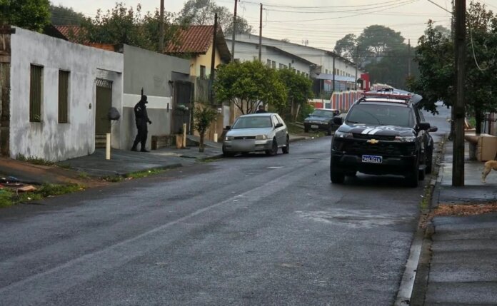 Polícia prende três suspeitos de tentar matar homem em Apucarana, drogas apreendidas
