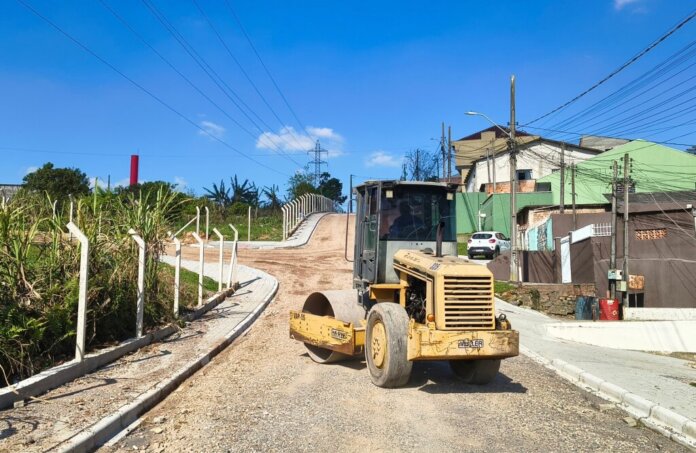 Rua Pedro Alves da Rocha no Jardim Itália exige cuidado de motoristas, pavimentação aguarda clima seco